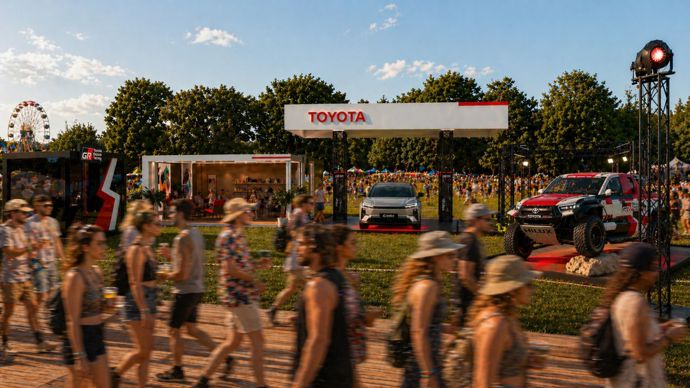 Hudební festivaly nabízejí i mnoho dalších zážitků a důležitým bodem jsou i místa, kde si lze nabít mobilní telefony. Tím bude na Rock for People zóna Toyota ve stylu benzínky.