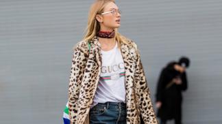 Street style hvězdy právě nosí: Trika s nápisem