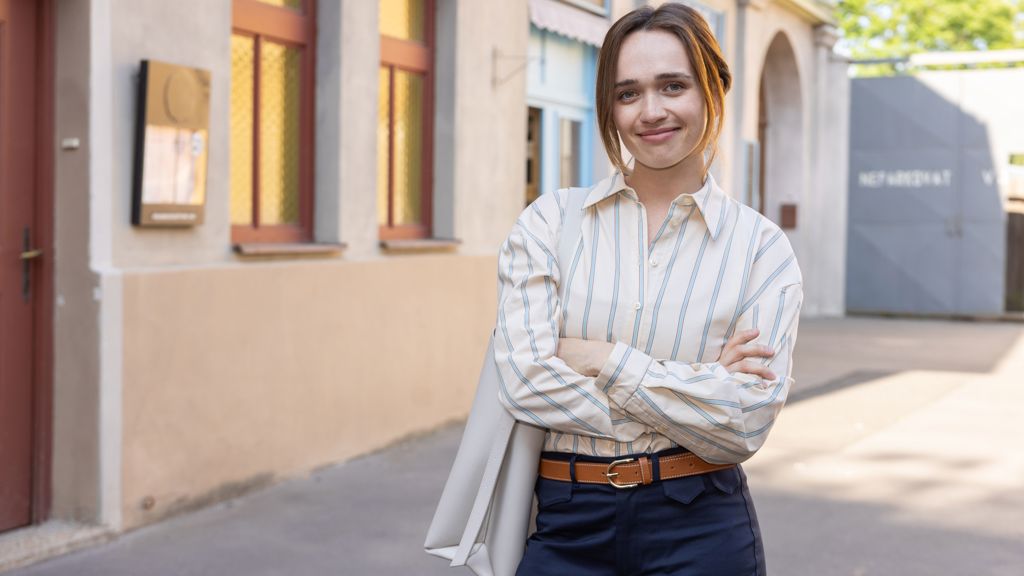 Alžběta Malá je významnou českou herečkou, která nyní exceluje v seriálu TV Nova Ulice.
Alžběta Malá je významnou českou herečkou, která nyní exceluje v seriálu TV Nova Ulice.