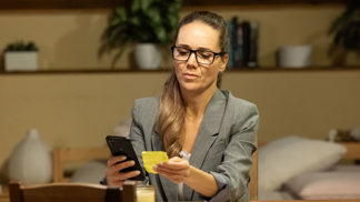 Nekonečný seriál Ulice sleduje dramatické osudy několika rodin žijících v sousedství
Nekonečný seriál Ulice sleduje dramatické osudy několika rodin žijících v sousedství