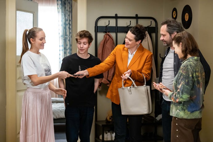 Nekonečný seriál Ulice sleduje dramatické osudy několika rodin žijících v sousedství