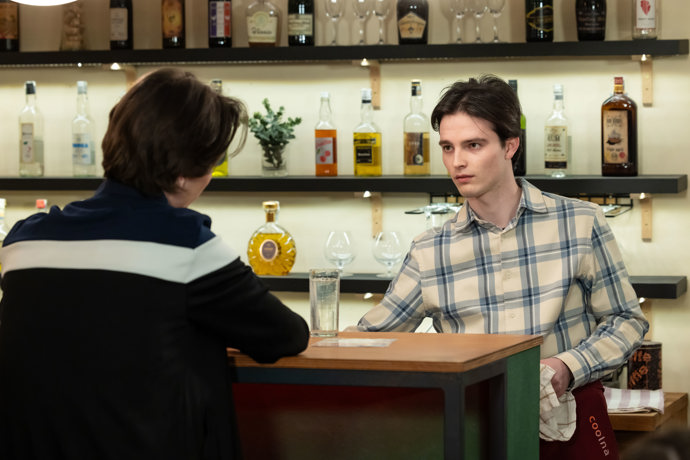 Nekonečný seriál Ulice sleduje dramatické osudy několika rodin žijících v sousedství