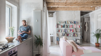 Slovenští architekti ze studia Kilo/Honč nás pozvali na návštěvu bytu ze 30. let, kde se pokusili mladé rodině vytvořit takový prostor, která by vypovídal o jejich individualitě a jeho návštěva byla pro každého zážitkem. 
