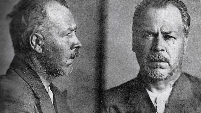 Vědec, který celý život věřil, že poznání přírody může zachránit miliony lidí. Místo uznání se dočkal vězení, protože odmítl obětovat vědu politice.
