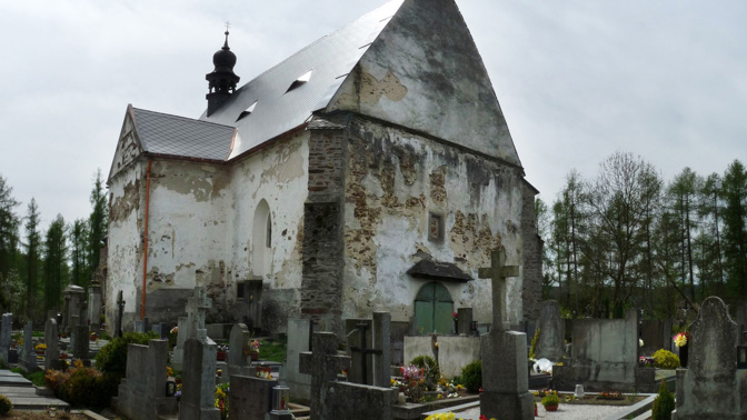 Kostel sv. Maří Magdaleny na Velhartickém hřbitově.
