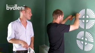 Video, jak použít malířské šablony