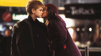 Láska nebeská: Co dnes dělá zamilovaný dětský pár z kultovního vánočního filmu? Sam se zasnoubil, Joanna stále zpívá Láska nebeská: Co dnes dělá zamilovaný dětský pár z kultovního vánočního filmu? Sam se zasnoubil, Joanna stále zpívá