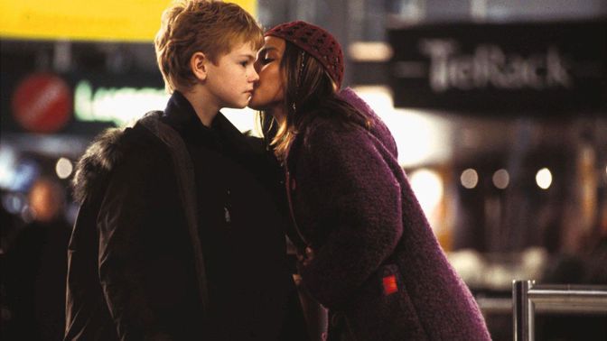 Láska nebeská: Co dnes dělá zamilovaný dětský pár z kultovního vánočního filmu? Sam se zasnoubil, Joanna stále zpívá