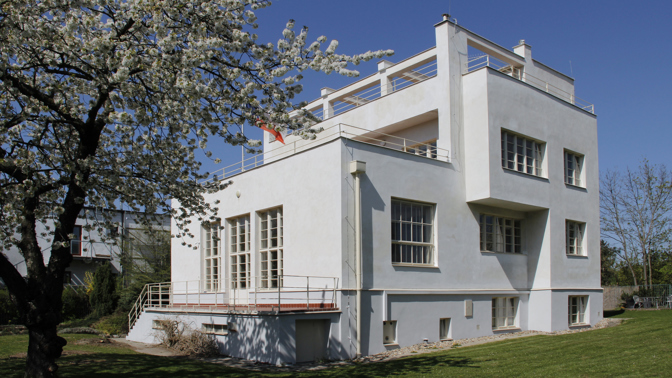 Nadčasový architekt, kterému Vídeň nefandila! Seznamte se s Adolfem Loosem Nadčasový architekt, kterému Vídeň nefandila! Seznamte se s Adolfem Loosem