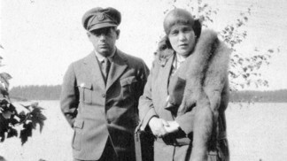 Fotografie finské kurtizány Minny Craucher a řidiče Borise Wolkowskiho.
