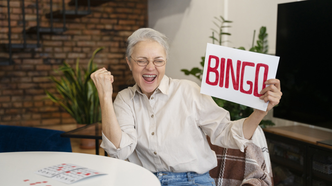 žena hraje bingo