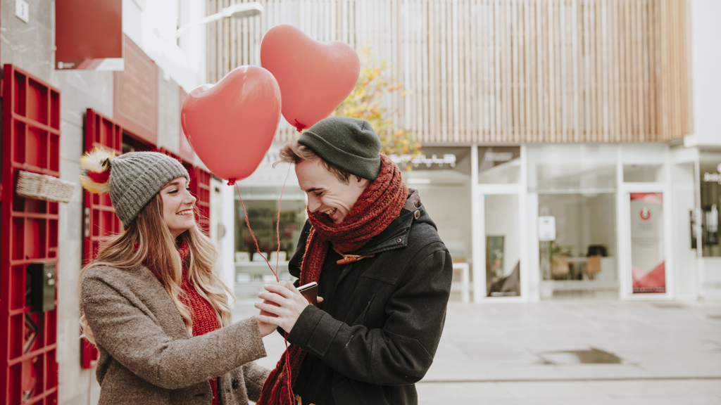 Oslavte svatého Valentýna stylově: Vsaďte na dárky, které vaše milované skutečně potěší 