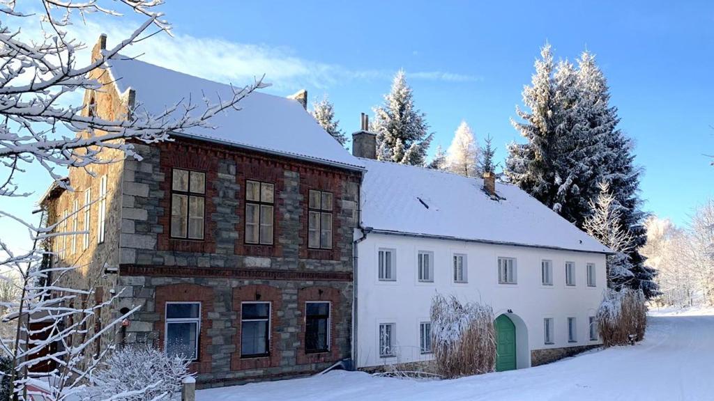 Dovolená snů na kraji Šumavy: Staré klenby, stylová kuchyně a sauna v zahradě Dovolená snů na kraji Šumavy: Staré klenby, stylová kuchyně a sauna v zahradě