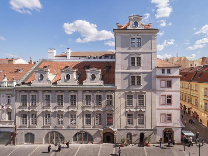 Praha z ptačí perspektivy. Ve Věži The Botanist máte město jen pro sebe