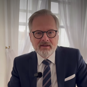 Petr Fiala radí Babišovi, ať se uklidní.