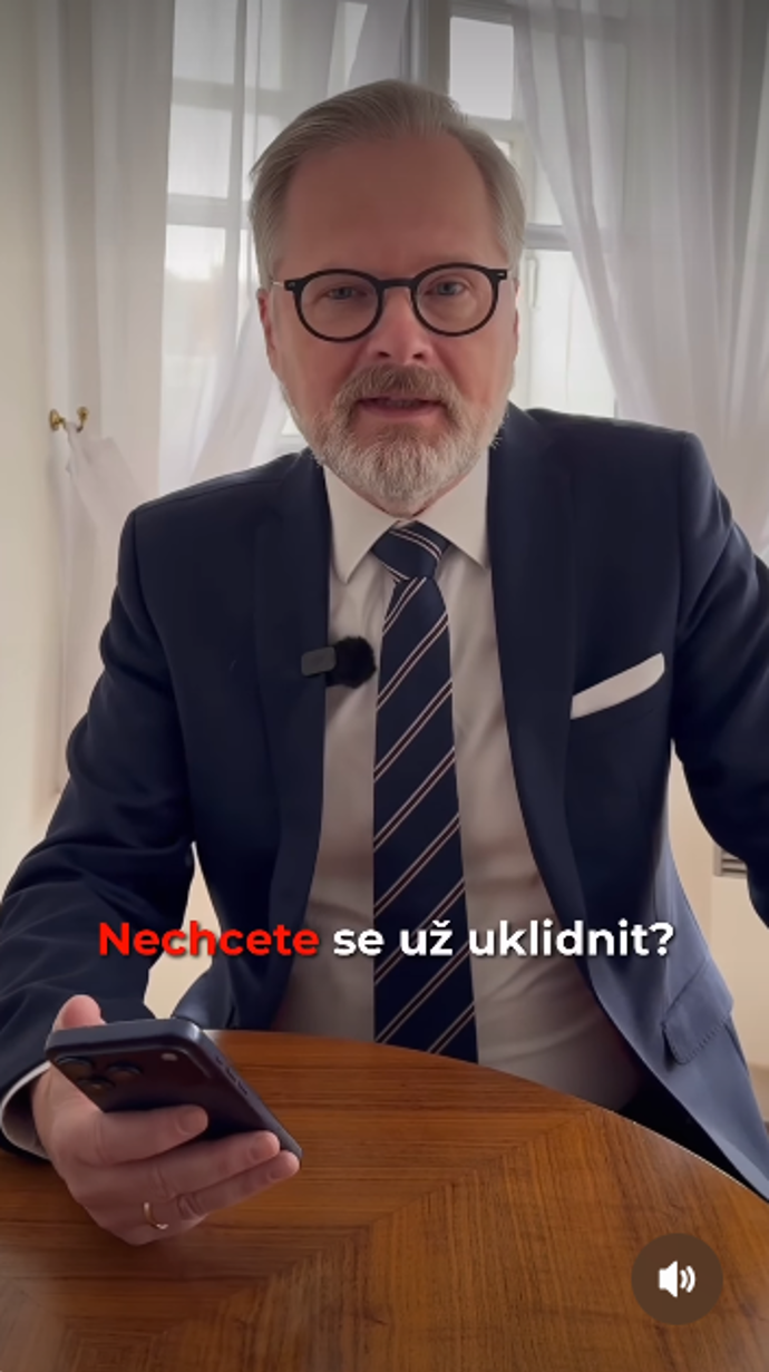 Petr Fiala radí Babišovi, ať se uklidní.