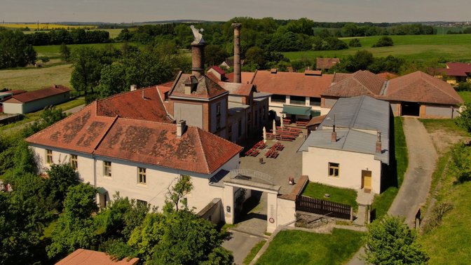 KVÍZ: Poznáte oblíbený český film podle chalupy či domu? Zjistěte, zda patříte mezi experty na české filmy