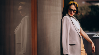 Když je ještě na kabát čas, sáhněte po stylovém oversized blejzru.
Když je ještě na kabát čas, sáhněte po stylovém oversized blejzru.