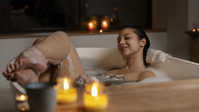Nezbývá vám čas na delší odpočinek? Dopřejte si alespoň domácí wellness s vůní Vánoc. 
