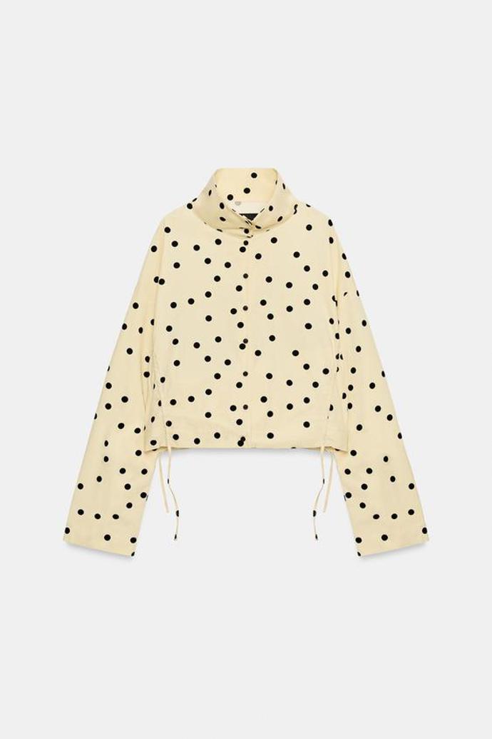 Bunda s puntíky a nabíráním, Zara, 999 Kč