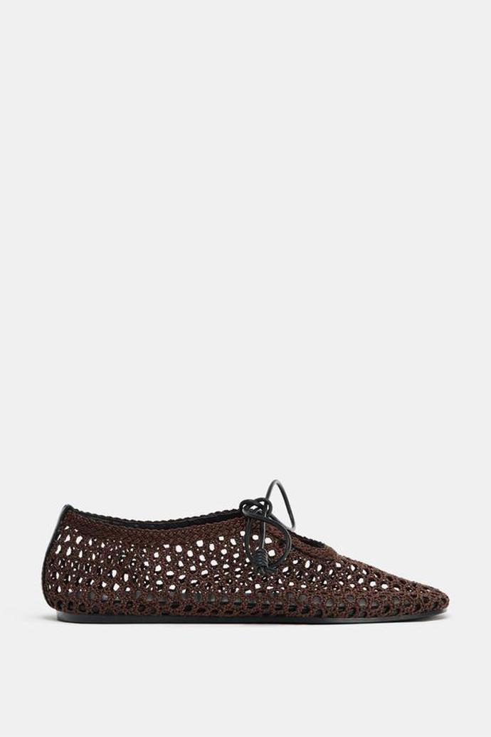 Perforované baleríny s mašlí, Zara, 999 Kč