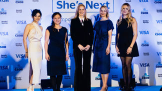 Zleva Michaela Doležalová, Kateřina Hadravová, Dana Nerudová, Pavla Ptáčková a zástupkyně Romany Sklář Sabina Richterová