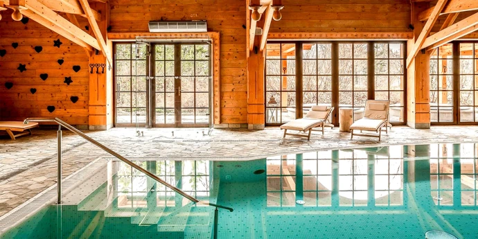 Vypadá jako tradiční horská stavba, uvnitř ale překvapí současným designem. Hotel v Zakopaném patří k nejkrásnějším v Polsku