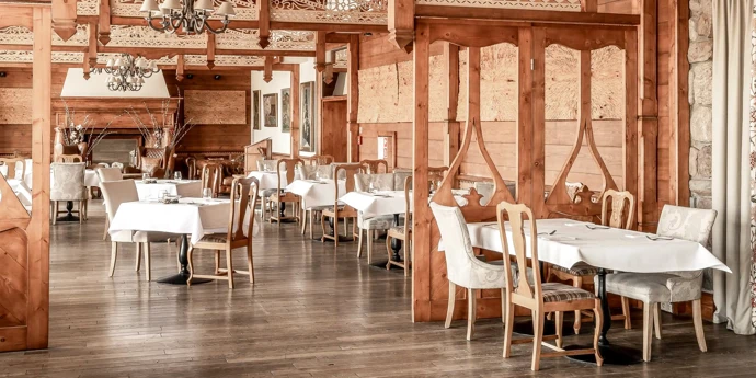 Vypadá jako tradiční horská stavba, uvnitř ale překvapí současným designem. Hotel v Zakopaném patří k nejkrásnějším v Polsku