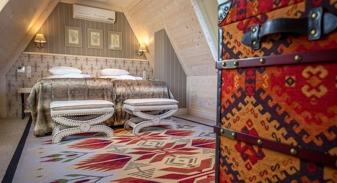Vypadá jako tradiční horská stavba, uvnitř ale překvapí současným designem. Hotel v Zakopaném patří k nejkrásnějším v Polsku