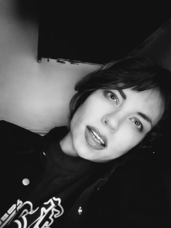 Daveigh přitom má na hereckém účtě nevyzvednuté miliony dolarů.
