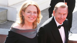 Dagmar Havlová a její karlovarské proměny: Jak se v průběhu let stala módní ikonou (nejen) filmového festivalu Dagmar Havlová a její karlovarské proměny: Jak se v průběhu let stala módní ikonou (nejen) filmového festivalu