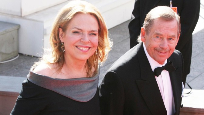 Dagmar Havlová a její karlovarské proměny: Jak se v průběhu let stala módní ikonou (nejen) filmového festivalu Dagmar Havlová a její karlovarské proměny: Jak se v průběhu let stala módní ikonou (nejen) filmového festivalu