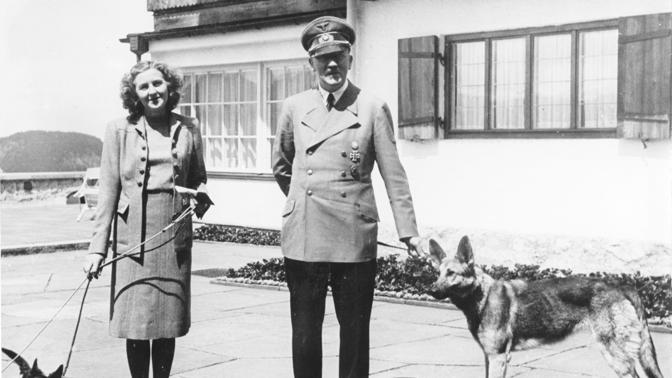 Takový obyčejný den ve Vlčím doupěti: Budíček až v 11 dopoledne a spousta času s oblíbenou fenkou
