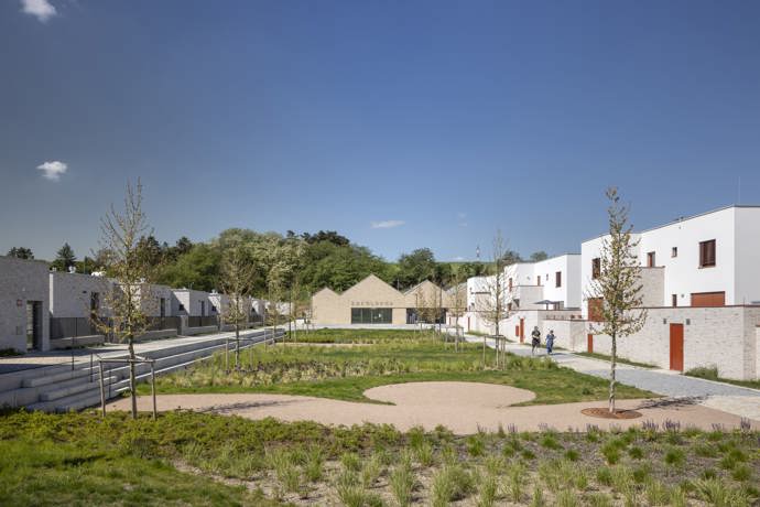 Nejdřív náměstí, školka a park. Pražská čtvrť v Lysolajích vznikala jinak než většina ostatních