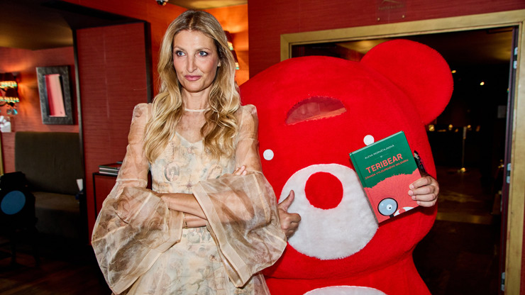 Tereza Maxová a maskot Teribear