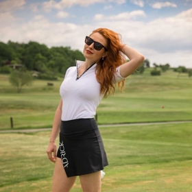 Romana Pavelková na greenu.
