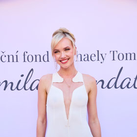 Michaela Tomanová měla průsvitné šaty.