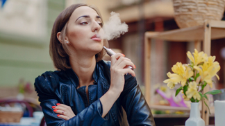 Vapování není bezpečnější než klasické cigarety, zvyšuje riziko rakoviny plic a úst Vapování není bezpečnější než klasické cigarety, zvyšuje riziko rakoviny plic a úst