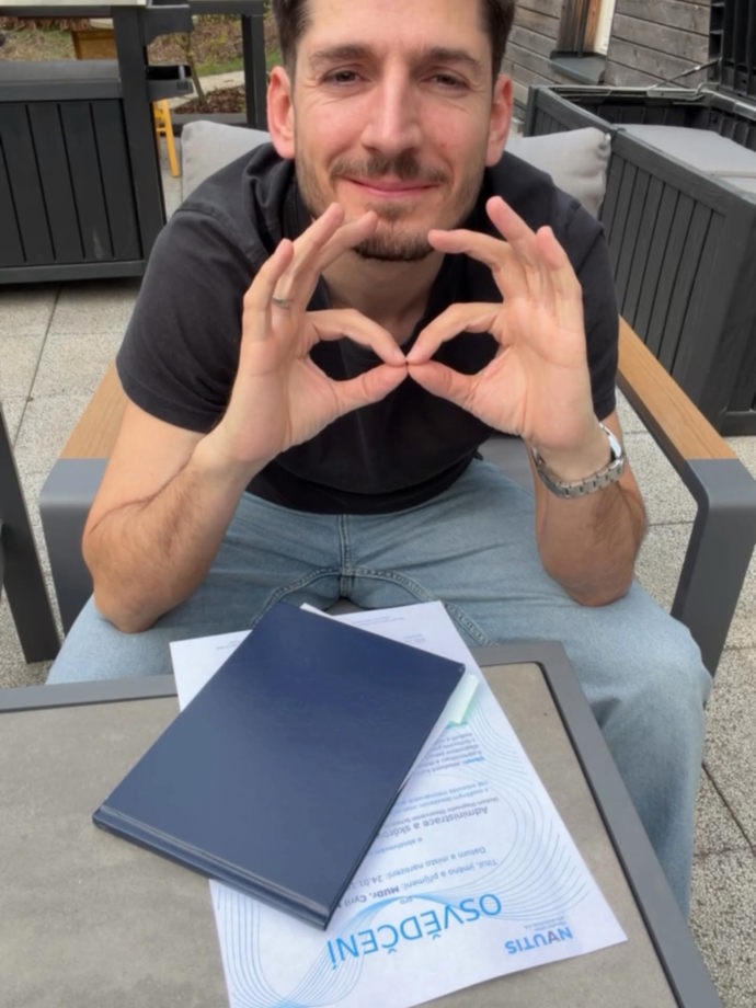 Už teď plánuje Cyril vydat další knihu, která se bude věnovat autismu a dětské psychice.
