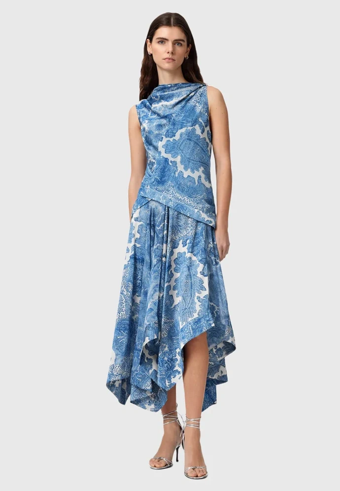 Asymetrické šaty AllSaints, 8 850 Kč, prodává Zalando