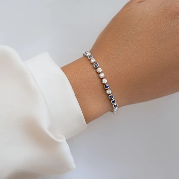 Náramek s diamanty a safíry Cora, Alo, 353 144 Kč