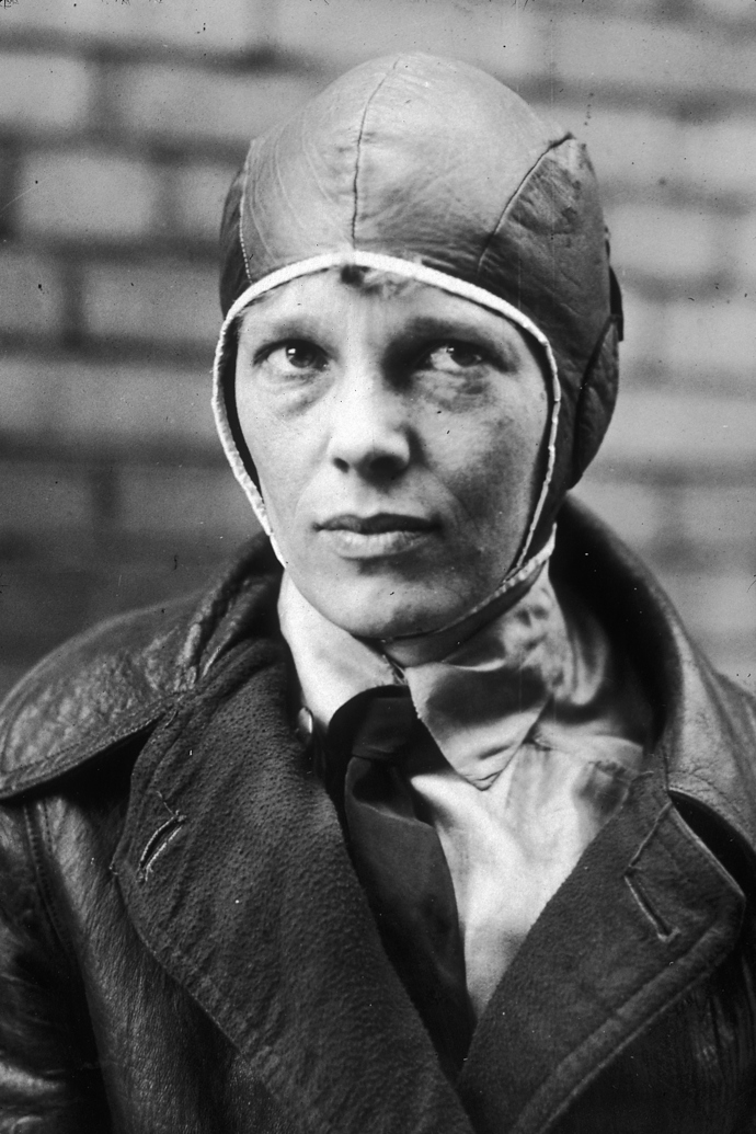 Amelia Earhart v letecké uniformě Amelia Earhart v letecké uniformě