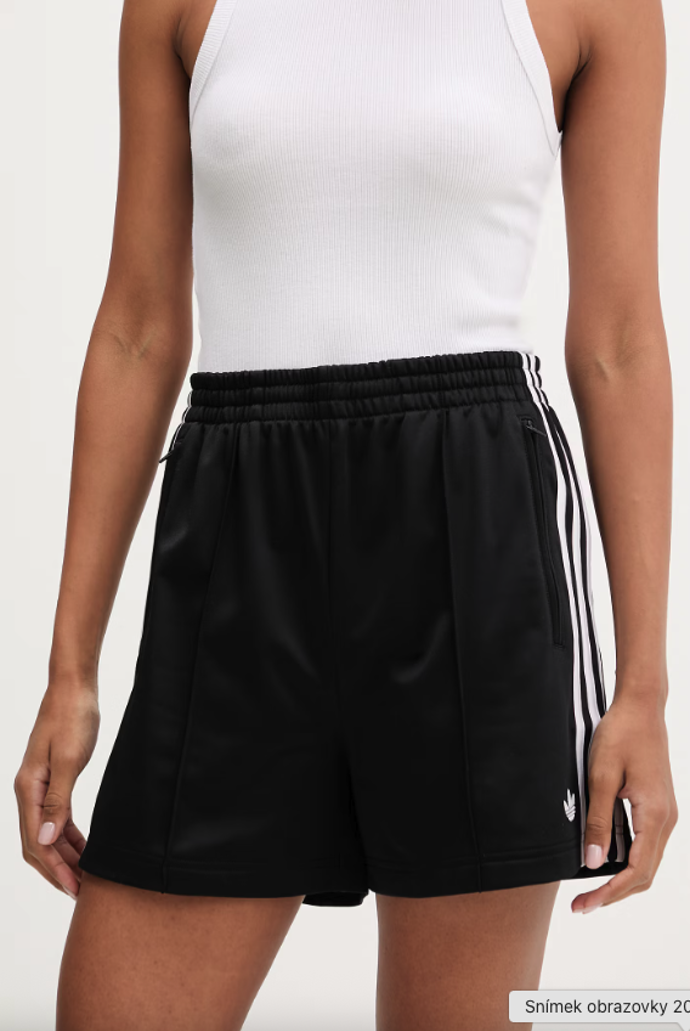 Kraťasy Adidas Originals, 9999 Kč, prodává Answear
Kraťasy Adidas Originals, 9999 Kč, prodává Answear