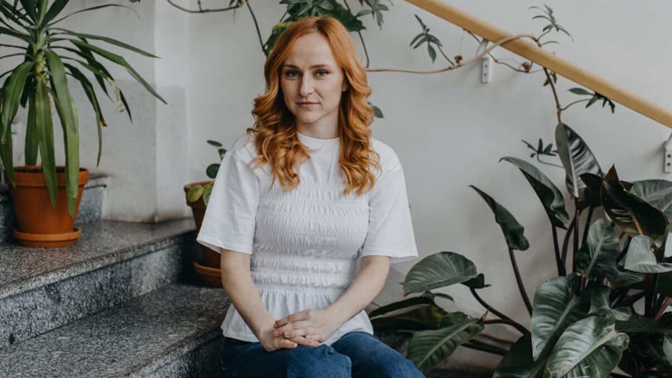 Lucie Strachová o svém působení v sektě napsala knihu a otevřeně o svých zkušenostech mluvila také na sociálních sítích.