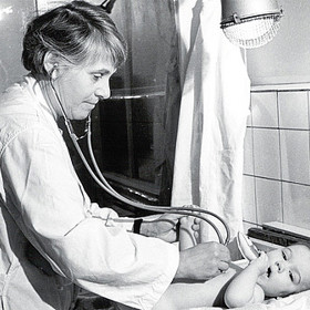 Ingebort Rapoport se stala nejstarším člověkem na světě, který převzal doktorský titul. Ingebort Rapoport se stala nejstarším člověkem na světě, který převzal doktorský titul.