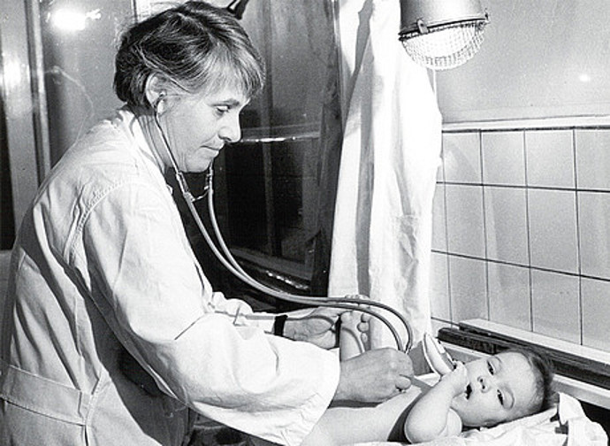 Ingebort Rapoport se stala nejstarším člověkem na světě, který převzal doktorský titul. Ingebort Rapoport se stala nejstarším člověkem na světě, který převzal doktorský titul.