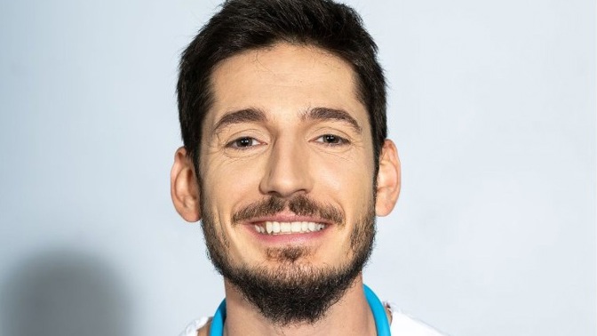 Pediatr Cyril Matějka "Děckař" vydal knihu praktických rad pro rodiče Děcké lékařství, která dostala cenu Magnesia Litera