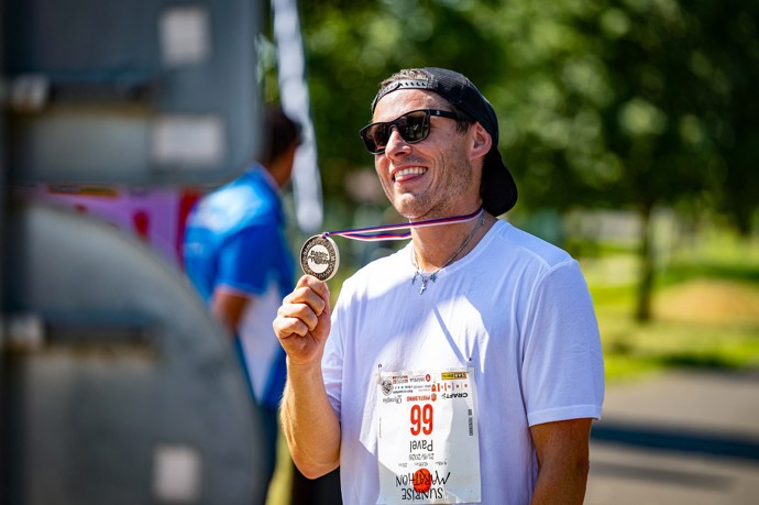 Pavel Callta v cíli brněnského maratonu zářil štěstím.