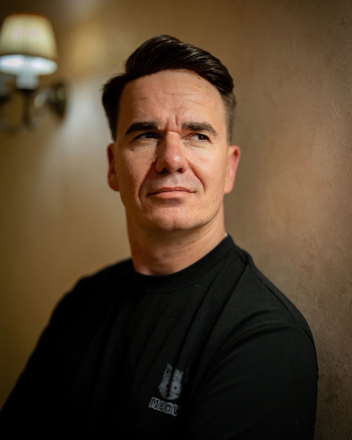 Dominik Turza alias DJ Roxtar vyzrál na vypadávání vlasů.