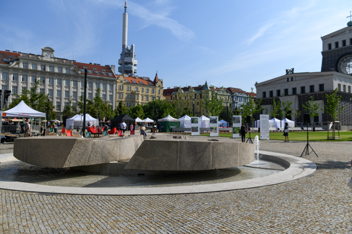 Po dlouhém čekání se Jiřák otevírá v nové podobě. Proměna ikonického náměstí přinesla více stromů, vody i příjemných míst k posezení Po dlouhém čekání se Jiřák otevírá v nové podobě. Proměna ikonického náměstí přinesla více stromů, vody i příjemných míst k posezení